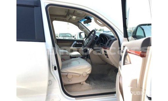 Buy Import Toyota Land Cruiser White Car in Import - Dubai in A'ana Buy Import Toyota Land Cruiser White Car in Import - Dubai in A'ana