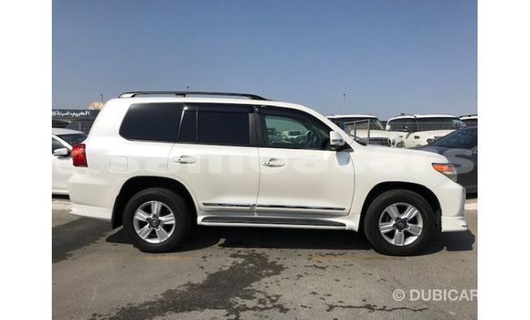 Buy Import Toyota Land Cruiser White Car in Import - Dubai in A'ana Buy Import Toyota Land Cruiser White Car in Import - Dubai in A'ana