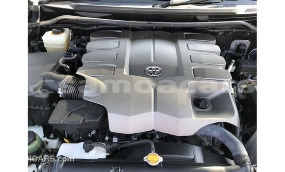 Buy Import Toyota Land Cruiser White Car in Import - Dubai in A'ana Buy Import Toyota Land Cruiser White Car in Import - Dubai in A'ana