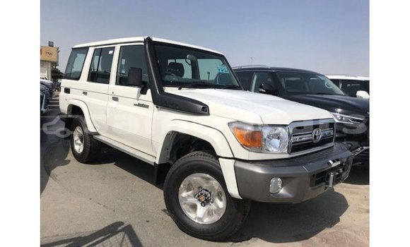 Buy Import Toyota Land Cruiser White Car in Import - Dubai in A'ana Buy Import Toyota Land Cruiser White Car in Import - Dubai in A'ana