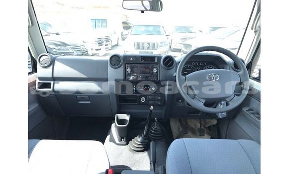 Buy Import Toyota Land Cruiser White Car in Import - Dubai in A'ana Buy Import Toyota Land Cruiser White Car in Import - Dubai in A'ana