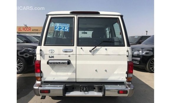Buy Import Toyota Land Cruiser White Car in Import - Dubai in A'ana Buy Import Toyota Land Cruiser White Car in Import - Dubai in A'ana