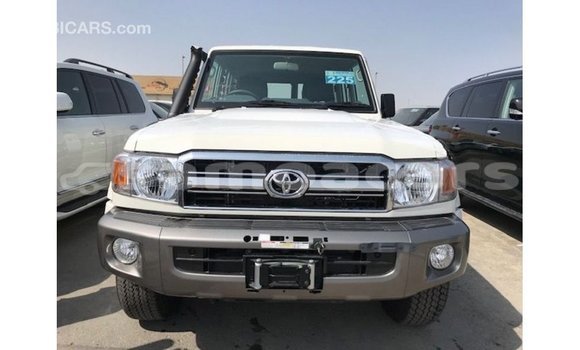 Buy Import Toyota Land Cruiser White Car in Import - Dubai in A'ana Buy Import Toyota Land Cruiser White Car in Import - Dubai in A'ana