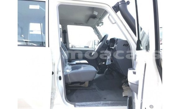 Buy Import Toyota Land Cruiser White Car in Import - Dubai in A'ana Buy Import Toyota Land Cruiser White Car in Import - Dubai in A'ana