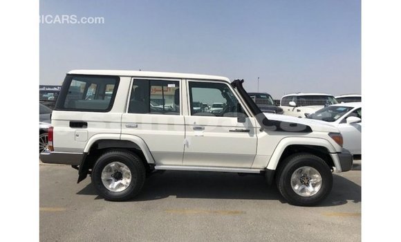 Buy Import Toyota Land Cruiser White Car in Import - Dubai in A'ana Buy Import Toyota Land Cruiser White Car in Import - Dubai in A'ana