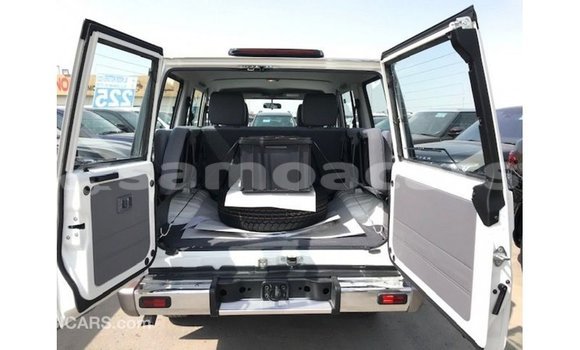 Buy Import Toyota Land Cruiser White Car in Import - Dubai in A'ana Buy Import Toyota Land Cruiser White Car in Import - Dubai in A'ana