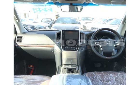 Buy Import Toyota Land Cruiser White Car in Import - Dubai in A'ana Buy Import Toyota Land Cruiser White Car in Import - Dubai in A'ana