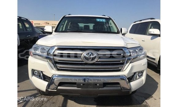 Buy Import Toyota Land Cruiser White Car in Import - Dubai in A'ana Buy Import Toyota Land Cruiser White Car in Import - Dubai in A'ana