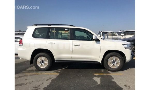 Buy Import Toyota Land Cruiser White Car in Import - Dubai in A'ana Buy Import Toyota Land Cruiser White Car in Import - Dubai in A'ana
