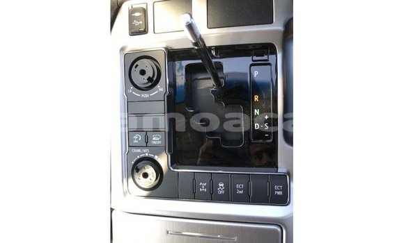 Buy Import Toyota Land Cruiser White Car in Import - Dubai in A'ana Buy Import Toyota Land Cruiser White Car in Import - Dubai in A'ana