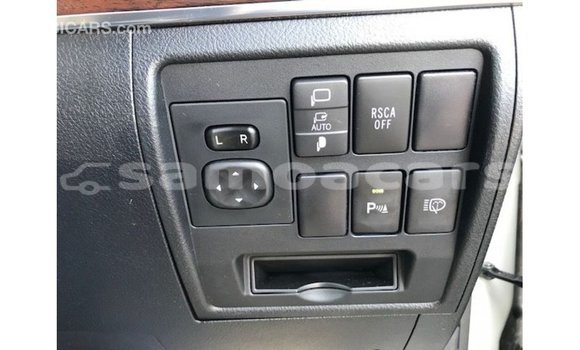 Buy Import Toyota Land Cruiser White Car in Import - Dubai in A'ana Buy Import Toyota Land Cruiser White Car in Import - Dubai in A'ana