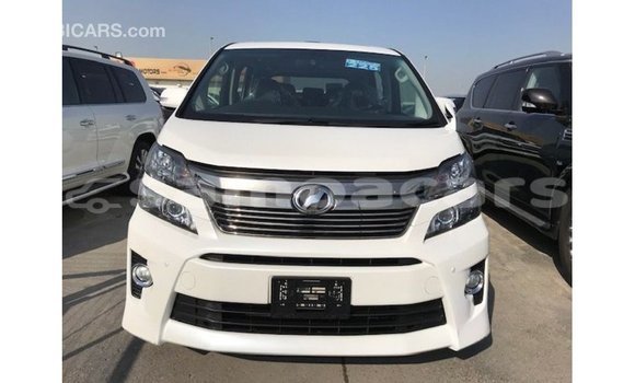 Buy Import Toyota Vellfire White Car in Import - Dubai in A'ana Buy Import Toyota Vellfire White Car in Import - Dubai in A'ana