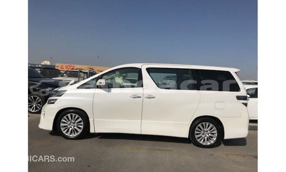 Buy Import Toyota Vellfire White Car in Import - Dubai in A'ana Buy Import Toyota Vellfire White Car in Import - Dubai in A'ana
