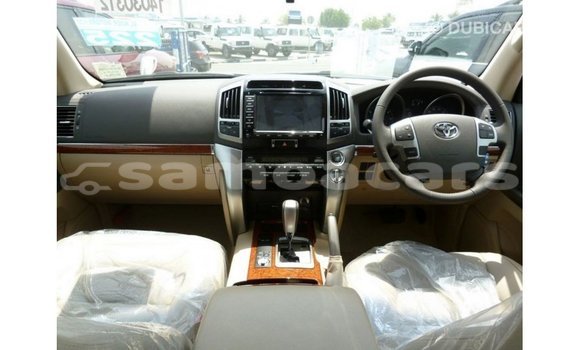 Buy Import Toyota Land Cruiser White Car in Import - Dubai in A'ana Buy Import Toyota Land Cruiser White Car in Import - Dubai in A'ana