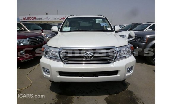 Buy Import Toyota Land Cruiser White Car in Import - Dubai in A'ana Buy Import Toyota Land Cruiser White Car in Import - Dubai in A'ana