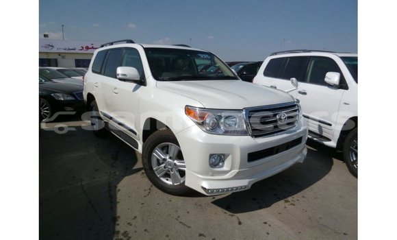 Buy Import Toyota Land Cruiser White Car in Import - Dubai in A'ana Buy Import Toyota Land Cruiser White Car in Import - Dubai in A'ana