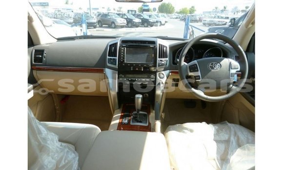 Buy Import Toyota Land Cruiser White Car in Import - Dubai in A'ana Buy Import Toyota Land Cruiser White Car in Import - Dubai in A'ana