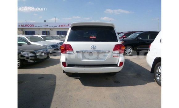 Buy Import Toyota Land Cruiser White Car in Import - Dubai in A'ana Buy Import Toyota Land Cruiser White Car in Import - Dubai in A'ana