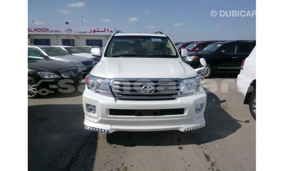 Buy Import Toyota Land Cruiser White Car in Import - Dubai in A'ana Buy Import Toyota Land Cruiser White Car in Import - Dubai in A'ana