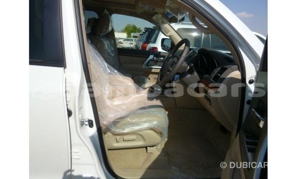 Buy Import Toyota Land Cruiser White Car in Import - Dubai in A'ana Buy Import Toyota Land Cruiser White Car in Import - Dubai in A'ana