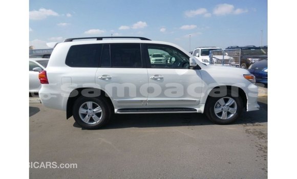 Buy Import Toyota Land Cruiser White Car in Import - Dubai in A'ana Buy Import Toyota Land Cruiser White Car in Import - Dubai in A'ana