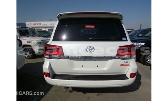 Buy Import Toyota Land Cruiser White Car in Import - Dubai in A'ana Buy Import Toyota Land Cruiser White Car in Import - Dubai in A'ana
