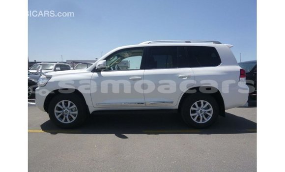 Acheter Import Voiture Toyota Land Cruiser Blanc à Import - Dubai, A'ana Acheter Import Voiture Toyota Land Cruiser Blanc à Import - Dubai, A'ana