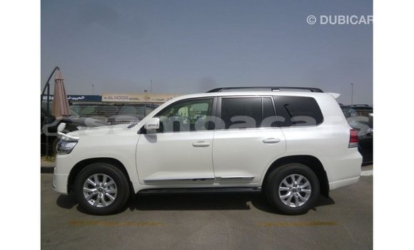 Buy Import Toyota Land Cruiser White Car in Import - Dubai in A'ana Buy Import Toyota Land Cruiser White Car in Import - Dubai in A'ana
