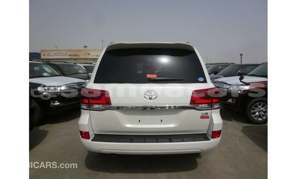 Buy Import Toyota Land Cruiser White Car in Import - Dubai in A'ana Buy Import Toyota Land Cruiser White Car in Import - Dubai in A'ana