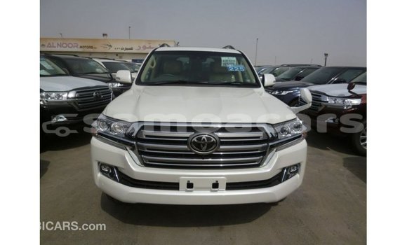 Buy Import Toyota Land Cruiser White Car in Import - Dubai in A'ana Buy Import Toyota Land Cruiser White Car in Import - Dubai in A'ana