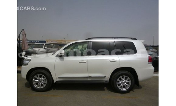 Buy Import Toyota Land Cruiser White Car in Import - Dubai in A'ana Buy Import Toyota Land Cruiser White Car in Import - Dubai in A'ana
