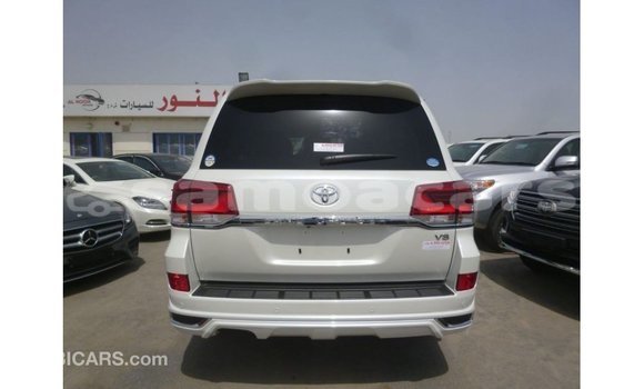 Buy Import Toyota Land Cruiser White Car in Import - Dubai in A'ana Buy Import Toyota Land Cruiser White Car in Import - Dubai in A'ana
