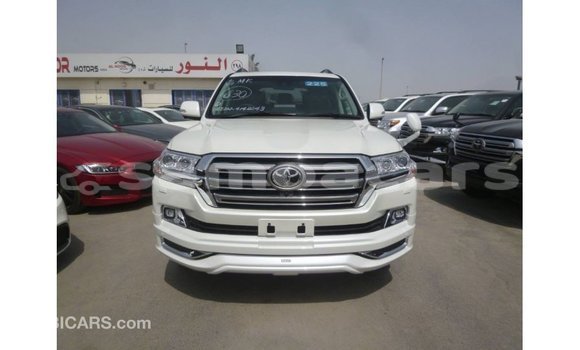 Buy Import Toyota Land Cruiser White Car in Import - Dubai in A'ana Buy Import Toyota Land Cruiser White Car in Import - Dubai in A'ana