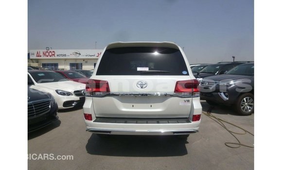 Buy Import Toyota Land Cruiser White Car in Import - Dubai in A'ana Buy Import Toyota Land Cruiser White Car in Import - Dubai in A'ana