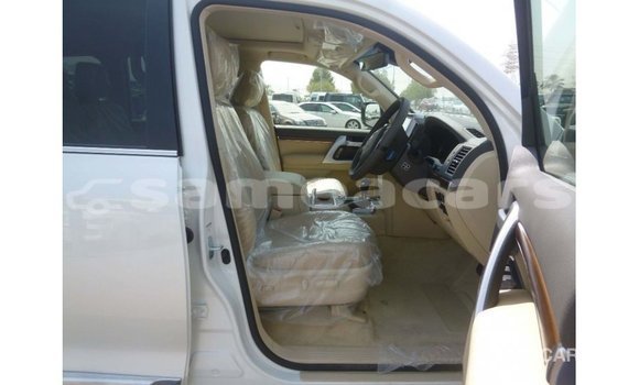 Buy Import Toyota Land Cruiser White Car in Import - Dubai in A'ana Buy Import Toyota Land Cruiser White Car in Import - Dubai in A'ana