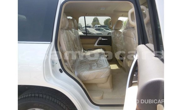 Buy Import Toyota Land Cruiser White Car in Import - Dubai in A'ana Buy Import Toyota Land Cruiser White Car in Import - Dubai in A'ana