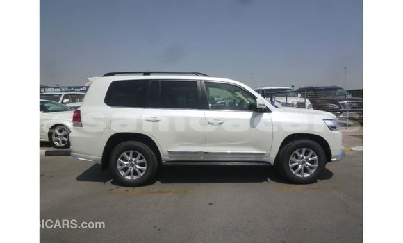 Buy Import Toyota Land Cruiser White Car in Import - Dubai in A'ana Buy Import Toyota Land Cruiser White Car in Import - Dubai in A'ana