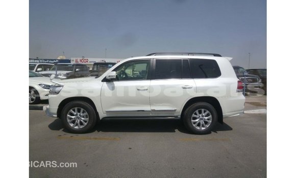 Buy Import Toyota Land Cruiser White Car in Import - Dubai in A'ana Buy Import Toyota Land Cruiser White Car in Import - Dubai in A'ana