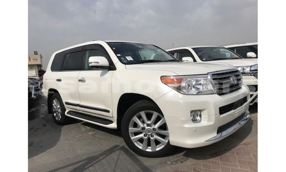Buy Import Toyota Land Cruiser White Car in Import - Dubai in A'ana Buy Import Toyota Land Cruiser White Car in Import - Dubai in A'ana