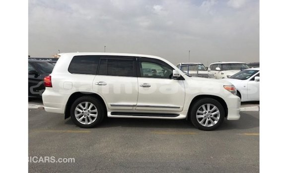 Buy Import Toyota Land Cruiser White Car in Import - Dubai in A'ana Buy Import Toyota Land Cruiser White Car in Import - Dubai in A'ana