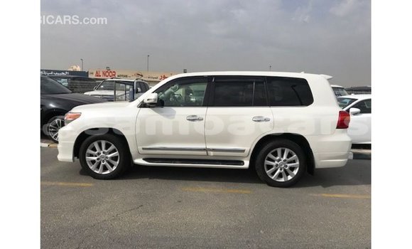 Buy Import Toyota Land Cruiser White Car in Import - Dubai in A'ana Buy Import Toyota Land Cruiser White Car in Import - Dubai in A'ana
