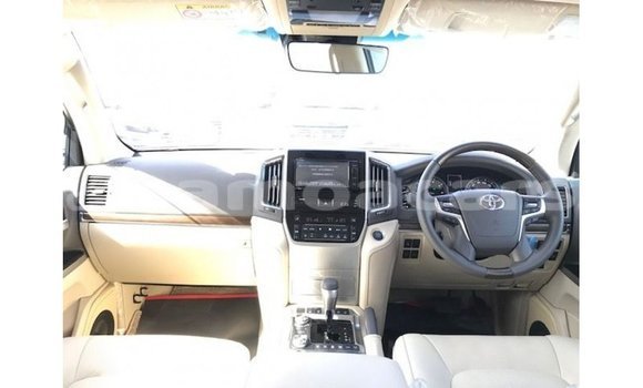Buy Import Toyota Land Cruiser White Car in Import - Dubai in A'ana Buy Import Toyota Land Cruiser White Car in Import - Dubai in A'ana