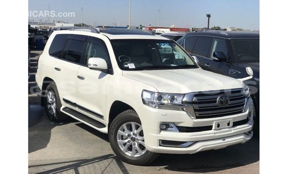 Buy Import Toyota Land Cruiser White Car in Import - Dubai in A'ana Buy Import Toyota Land Cruiser White Car in Import - Dubai in A'ana