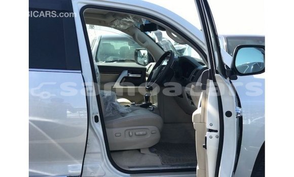 Buy Import Toyota Land Cruiser White Car in Import - Dubai in A'ana Buy Import Toyota Land Cruiser White Car in Import - Dubai in A'ana