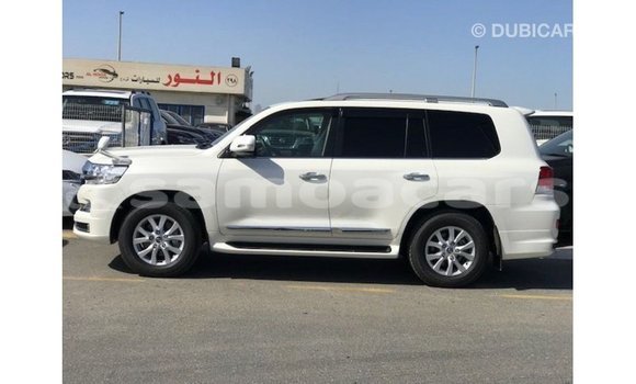 Buy Import Toyota Land Cruiser White Car in Import - Dubai in A'ana Buy Import Toyota Land Cruiser White Car in Import - Dubai in A'ana