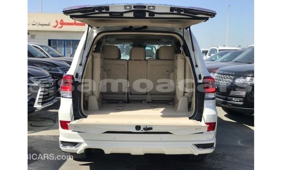 Buy Import Toyota Land Cruiser White Car in Import - Dubai in A'ana Buy Import Toyota Land Cruiser White Car in Import - Dubai in A'ana