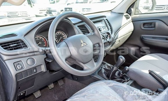 Acheter Import Voiture Mitsubishi L200 Blanc à Import - Dubai, A'ana Acheter Import Voiture Mitsubishi L200 Blanc à Import - Dubai, A'ana