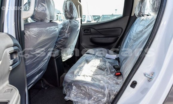Acheter Import Voiture Mitsubishi L200 Blanc à Import - Dubai, A'ana Acheter Import Voiture Mitsubishi L200 Blanc à Import - Dubai, A'ana