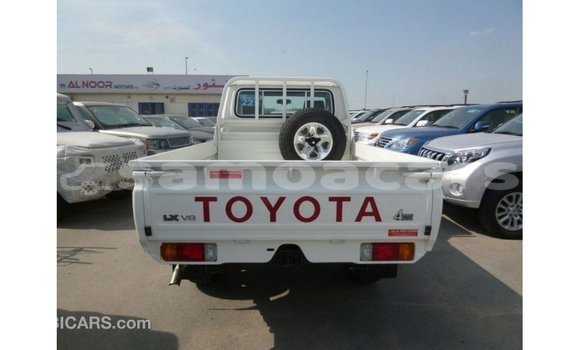Buy Import Toyota Land Cruiser White Car in Import - Dubai in A'ana Buy Import Toyota Land Cruiser White Car in Import - Dubai in A'ana