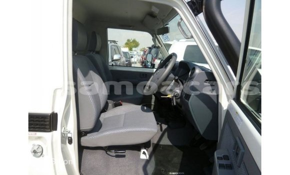 Buy Import Toyota Land Cruiser White Car in Import - Dubai in A'ana Buy Import Toyota Land Cruiser White Car in Import - Dubai in A'ana
